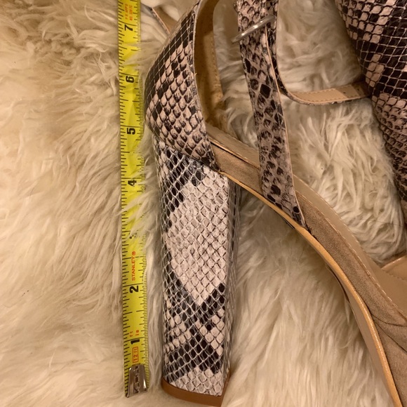 Sole Child Tan & Faux Snakeskin Platforms Size 7 - Picture 6 of 7